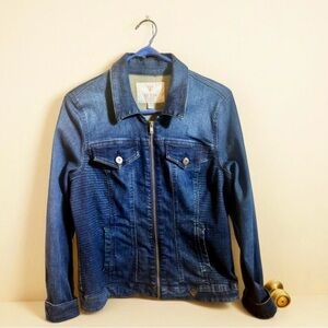 Guess Medium Wash Denim Trucker Jacket | Classic Western Style, Moto